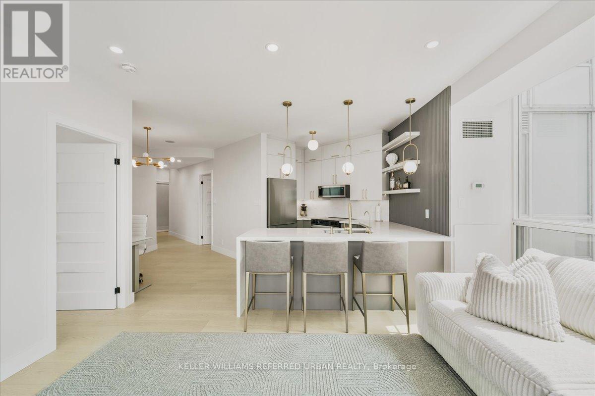 2011 - 228 Queens Quay W, Toronto, ON - Indoor