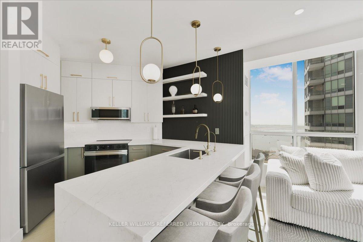 2011 - 228 Queens Quay W, Toronto, ON - Indoor Photo Showing Kitchen With Upgraded Kitchen