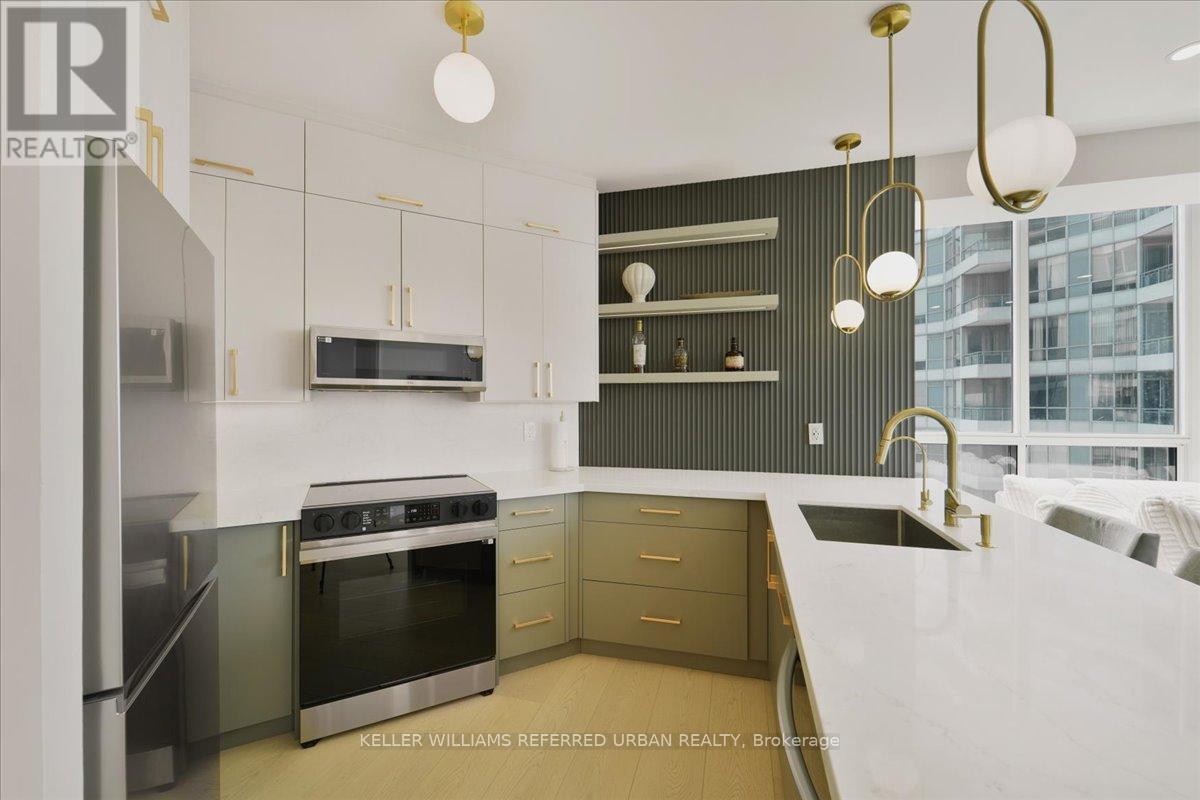 2011 - 228 Queens Quay W, Toronto, ON - Indoor Photo Showing Kitchen With Upgraded Kitchen