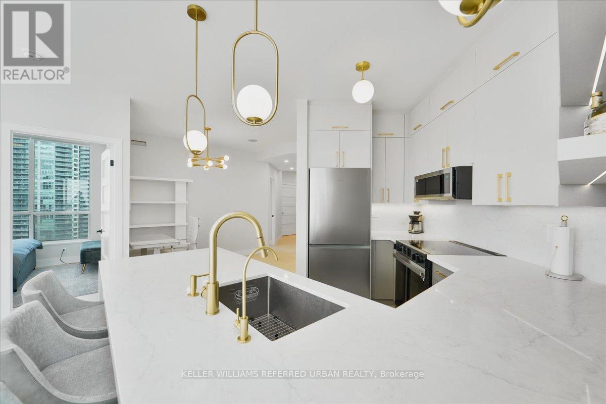 2011 - 228 Queens Quay W, Toronto, ON - Indoor Photo Showing Kitchen With Upgraded Kitchen