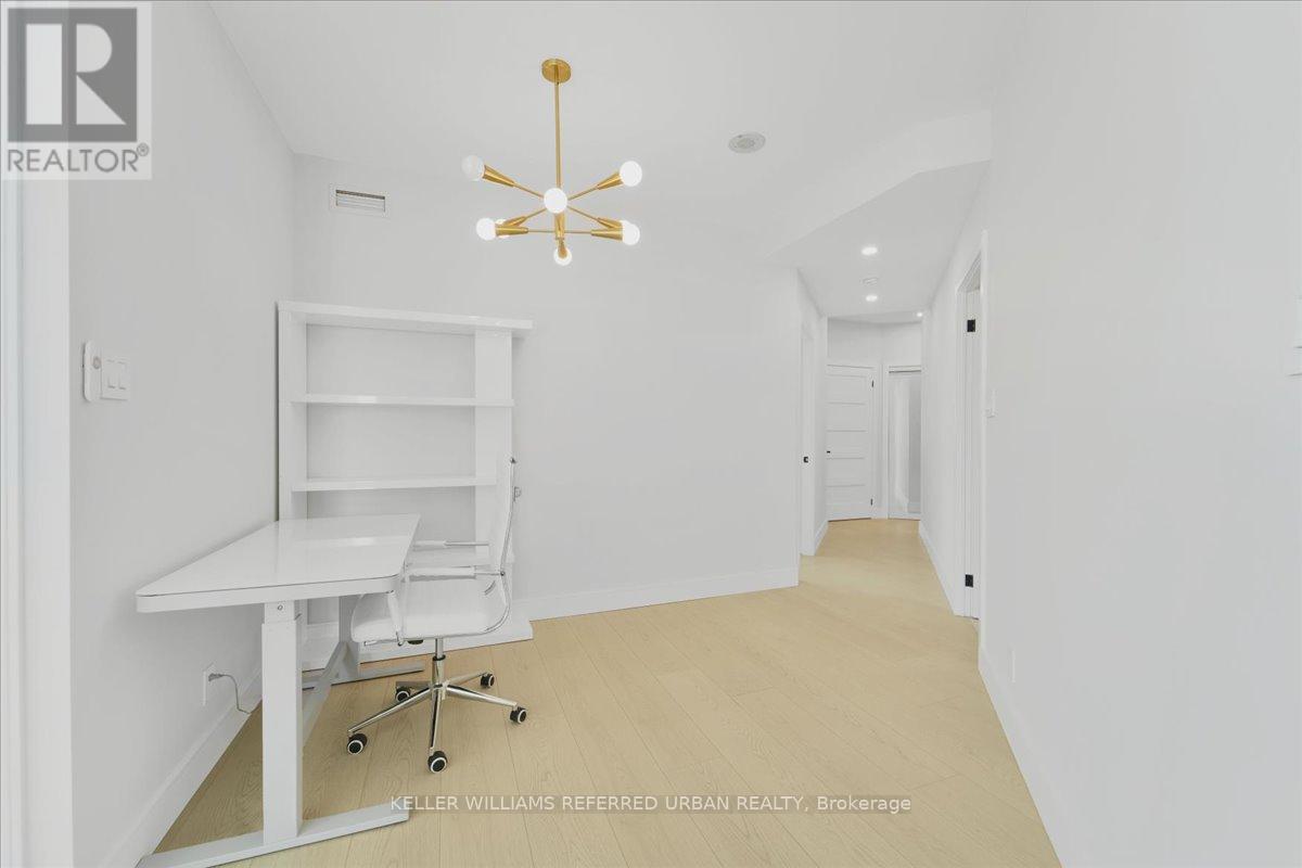 2011 - 228 Queens Quay W, Toronto, ON - Indoor