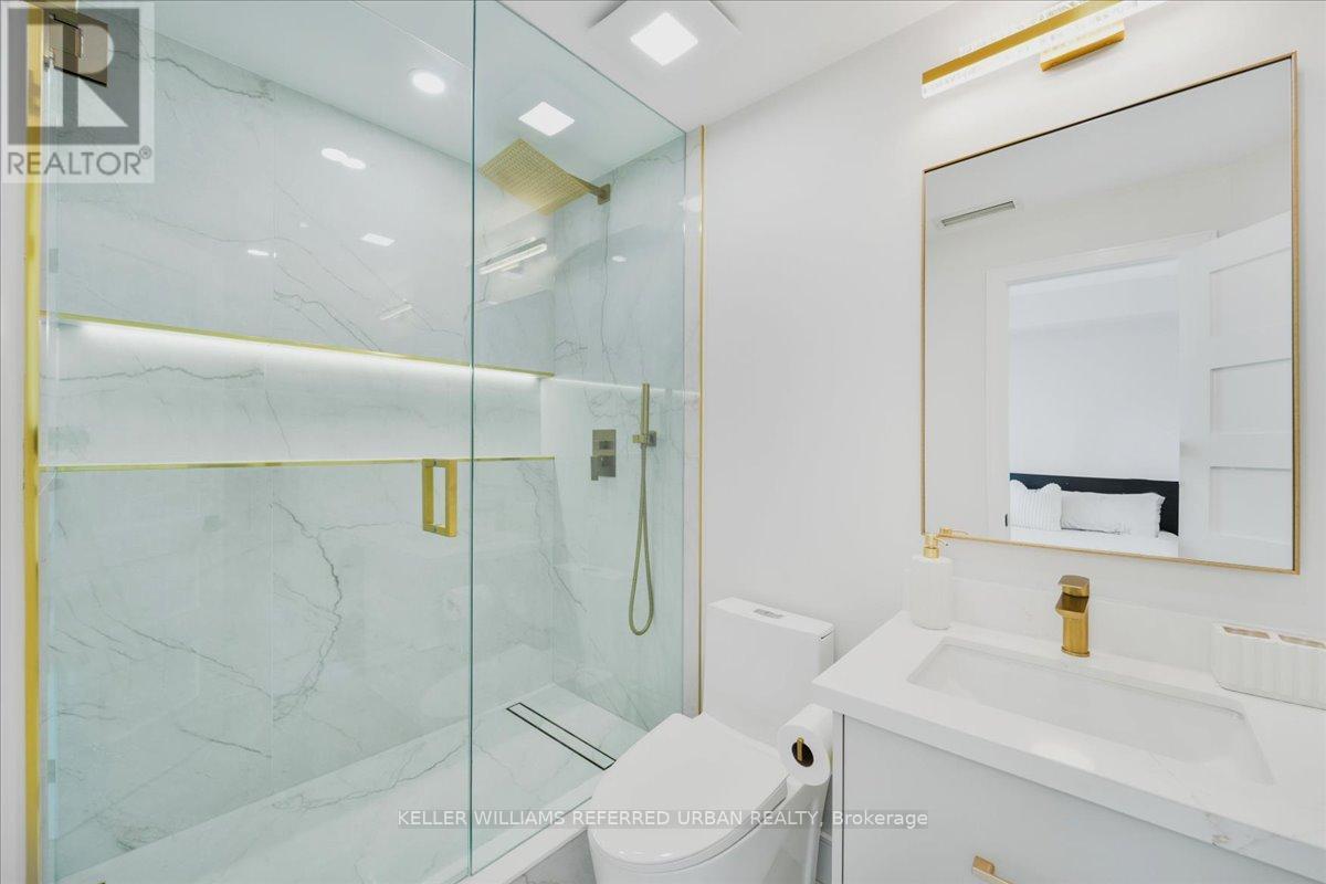 2011 - 228 Queens Quay W, Toronto, ON - Indoor Photo Showing Bathroom