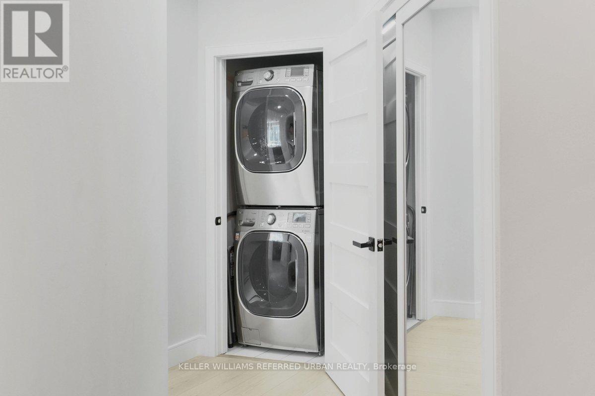 2011 - 228 Queens Quay W, Toronto, ON - Indoor Photo Showing Laundry Room