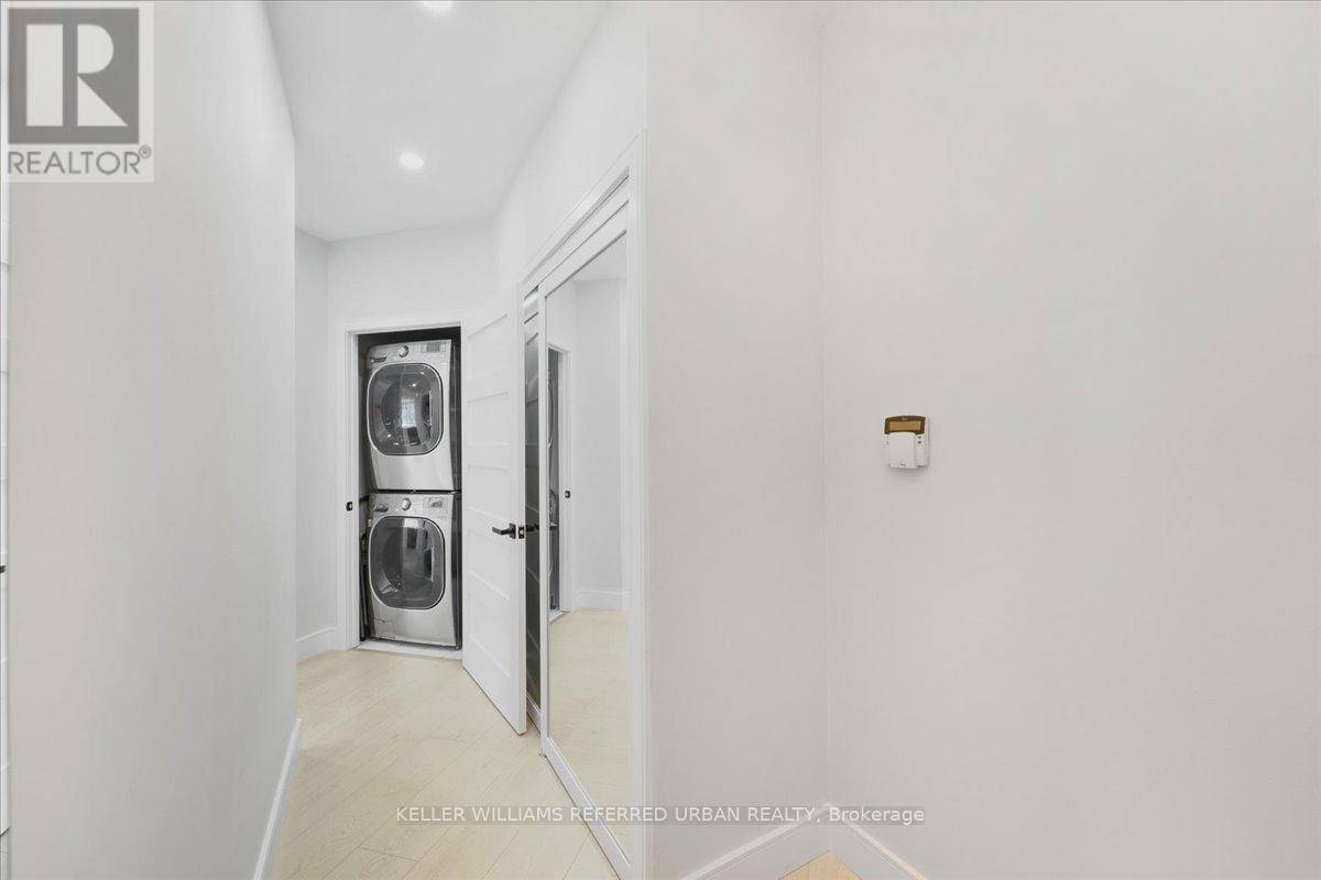 2011 - 228 Queens Quay W, Toronto, ON - Photo Showing Laundry Room