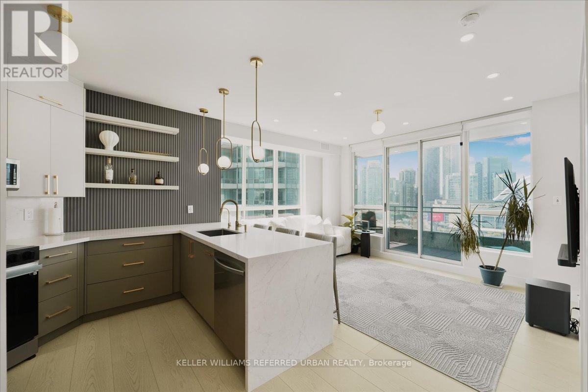 2011 - 228 Queens Quay W, Toronto, ON - Indoor Photo Showing Kitchen With Upgraded Kitchen