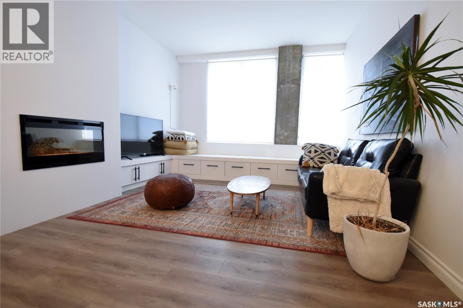 1105 1867 Hamilton Street, Regina, SK - Indoor With Fireplace