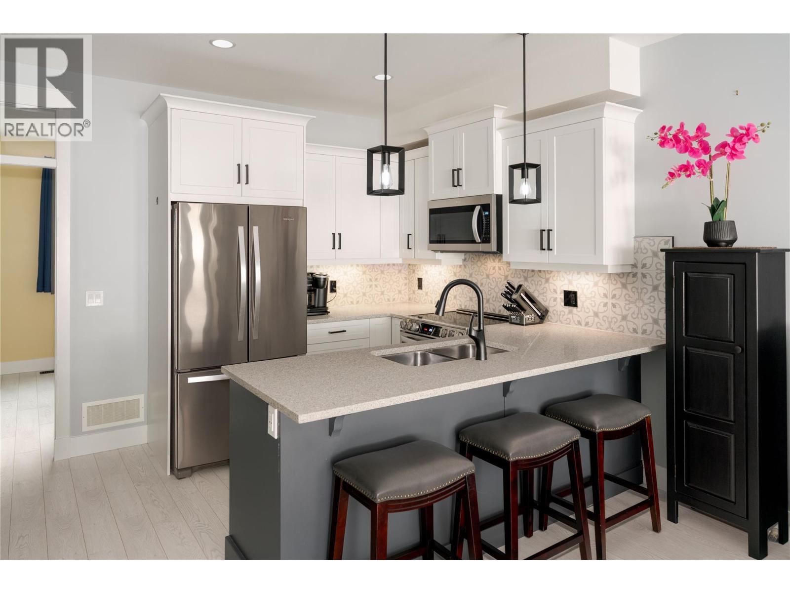 3359 Cougar Road Unit# 45, Westbank, BC - Indoor Photo Showing Kitchen With Double Sink With Upgraded Kitchen