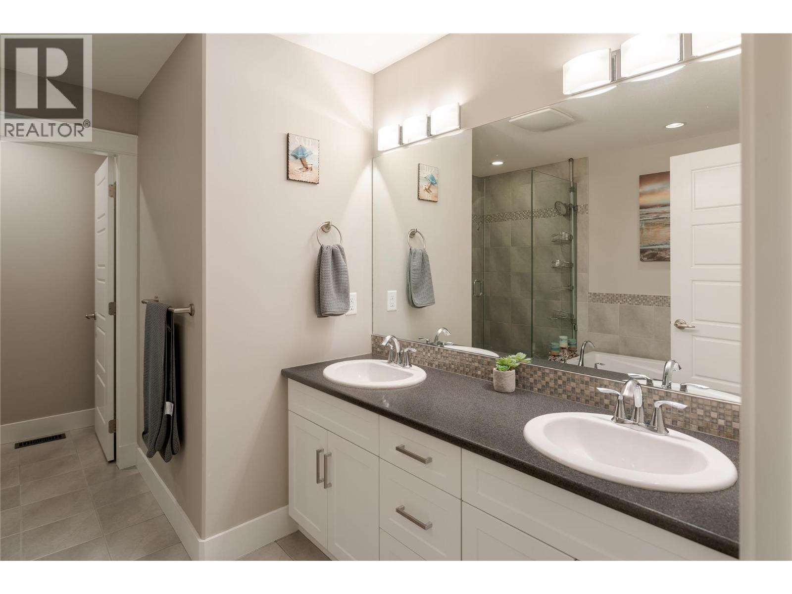 3359 Cougar Road Unit# 45, Westbank, BC - Indoor Photo Showing Bathroom