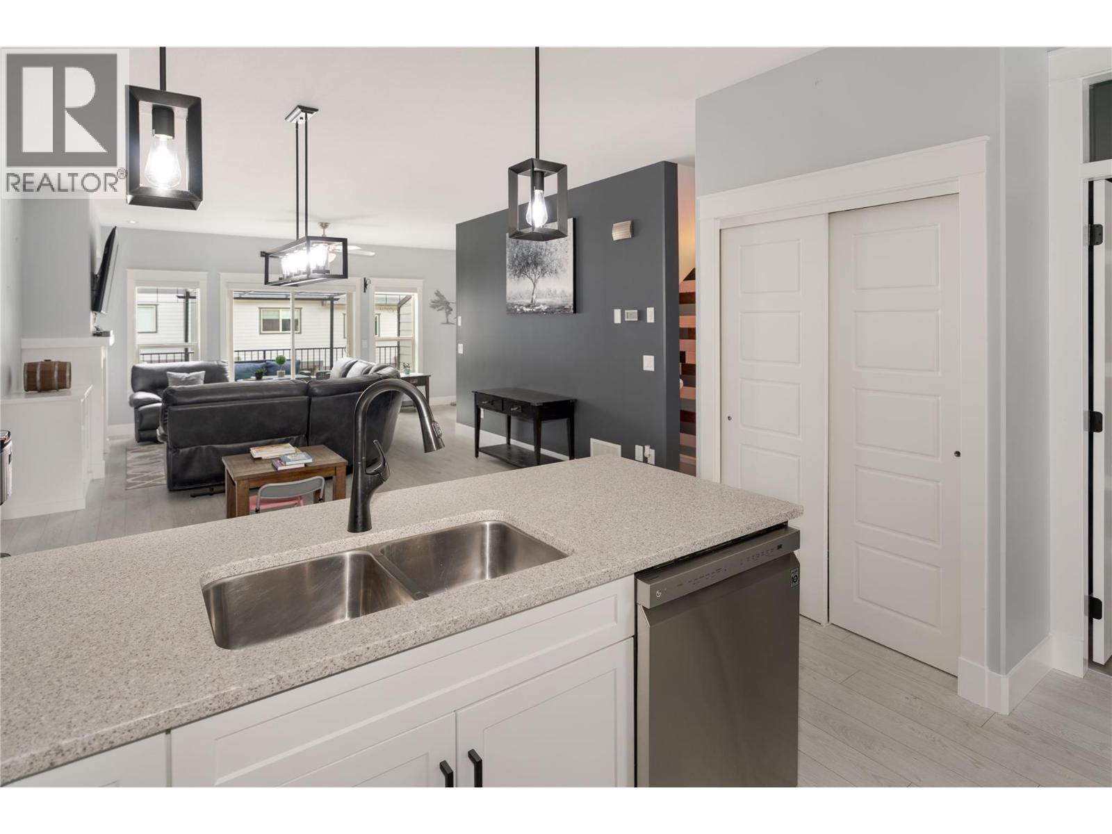 3359 Cougar Road Unit# 45, Westbank, BC - Indoor Photo Showing Kitchen With Double Sink