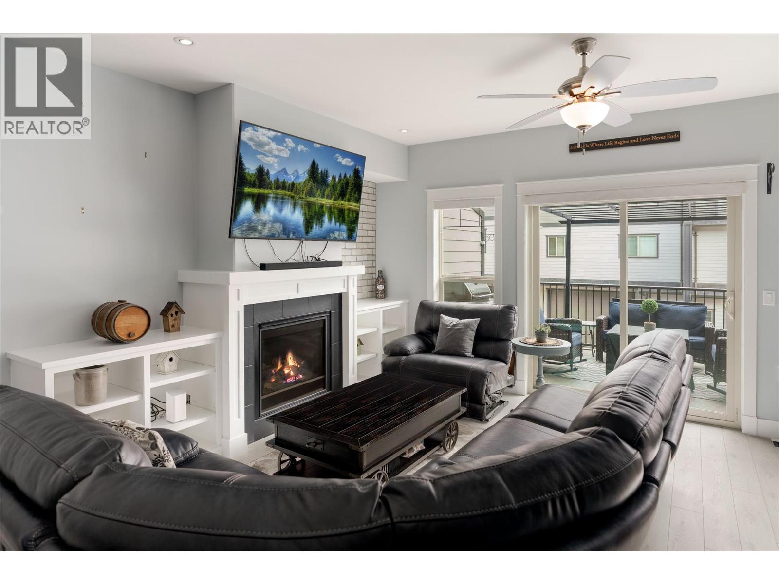 3359 Cougar Road Unit# 45, Westbank, BC - Indoor Photo Showing Living Room With Fireplace