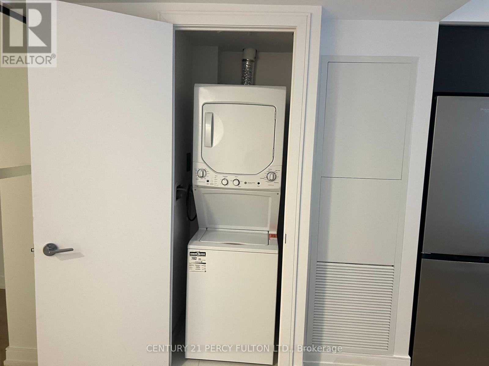 321 - 1 Jarvis Street, Hamilton, ON - Indoor Photo Showing Laundry Room