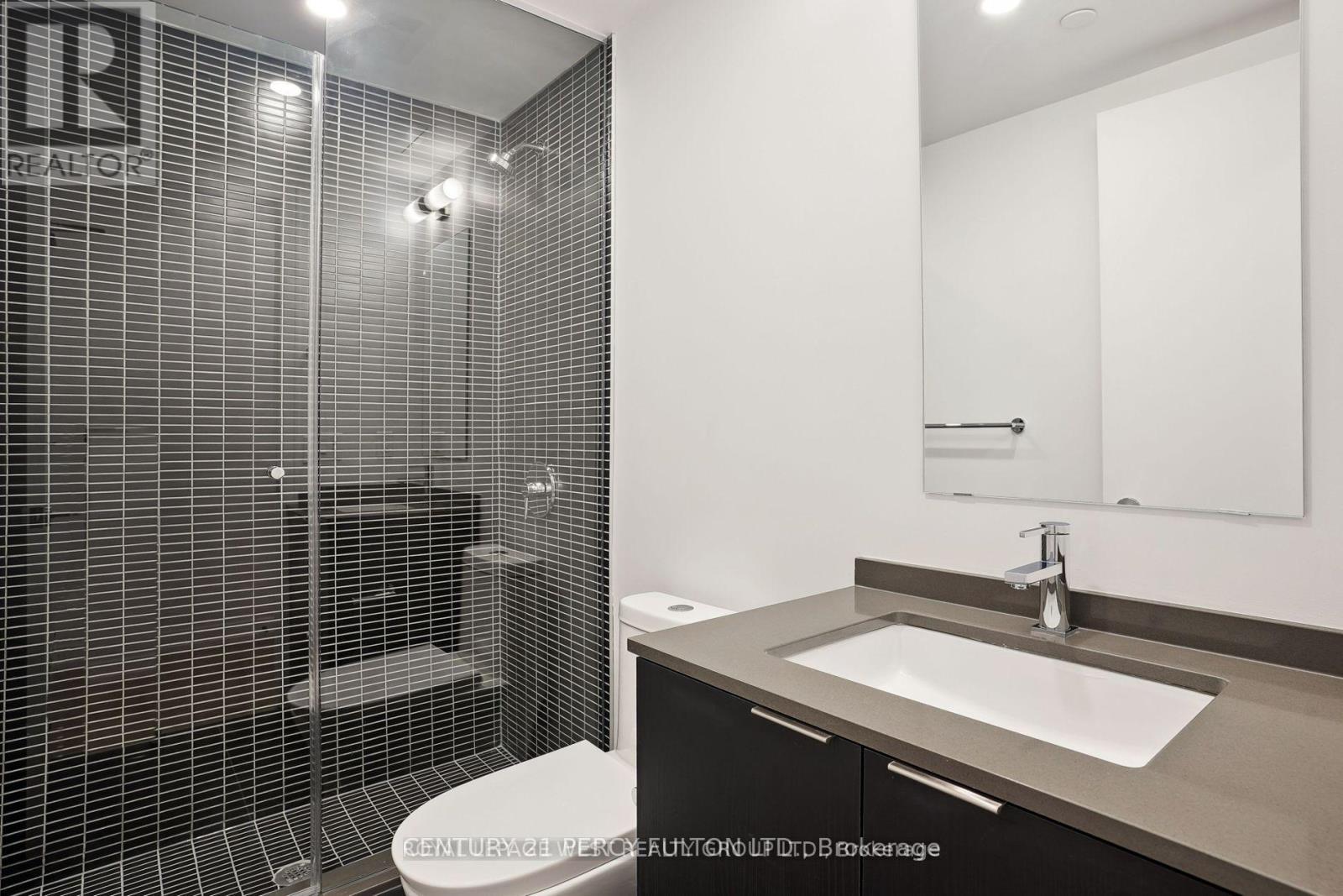 321 - 1 Jarvis Street, Hamilton, ON - Indoor Photo Showing Bathroom