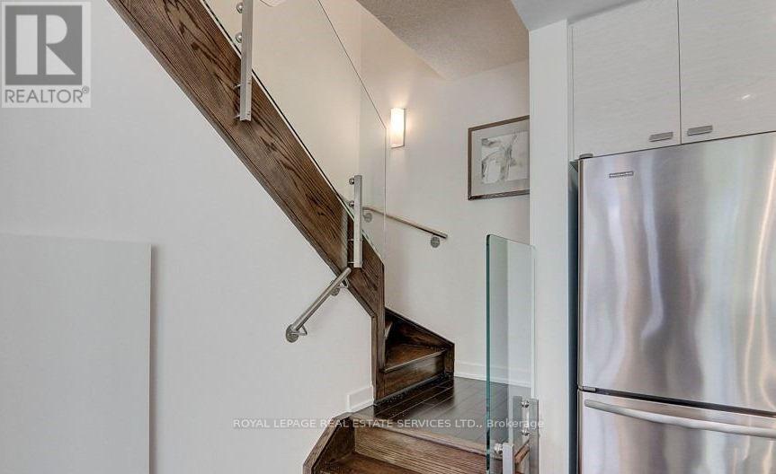 Th7 - 121 Mcmahon Drive, Toronto, ON - Indoor Photo Showing Other Room