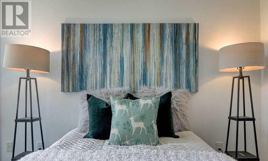 Th7 - 121 Mcmahon Drive, Toronto, ON - Indoor