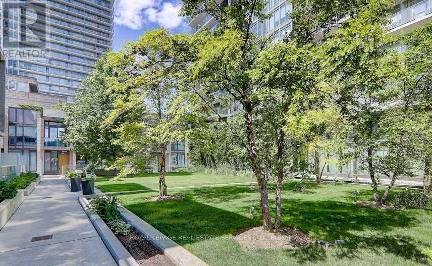 Th7 - 121 Mcmahon Drive, Toronto, ON - Outdoor