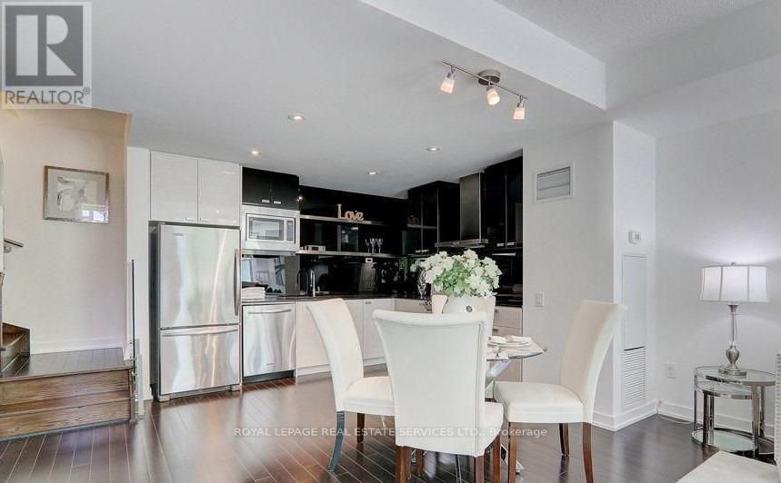 Th7 - 121 Mcmahon Drive, Toronto, ON - Indoor