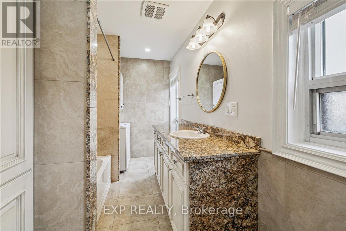 Second Floor 4-pc Bathroom - 29 Case Street, Hamilton, ON - Indoor Photo Showing Other Room