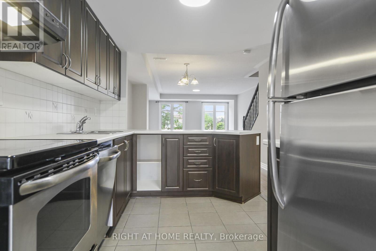 B - 1120 Klondike Road, Ottawa, ON - Indoor Photo Showing Kitchen