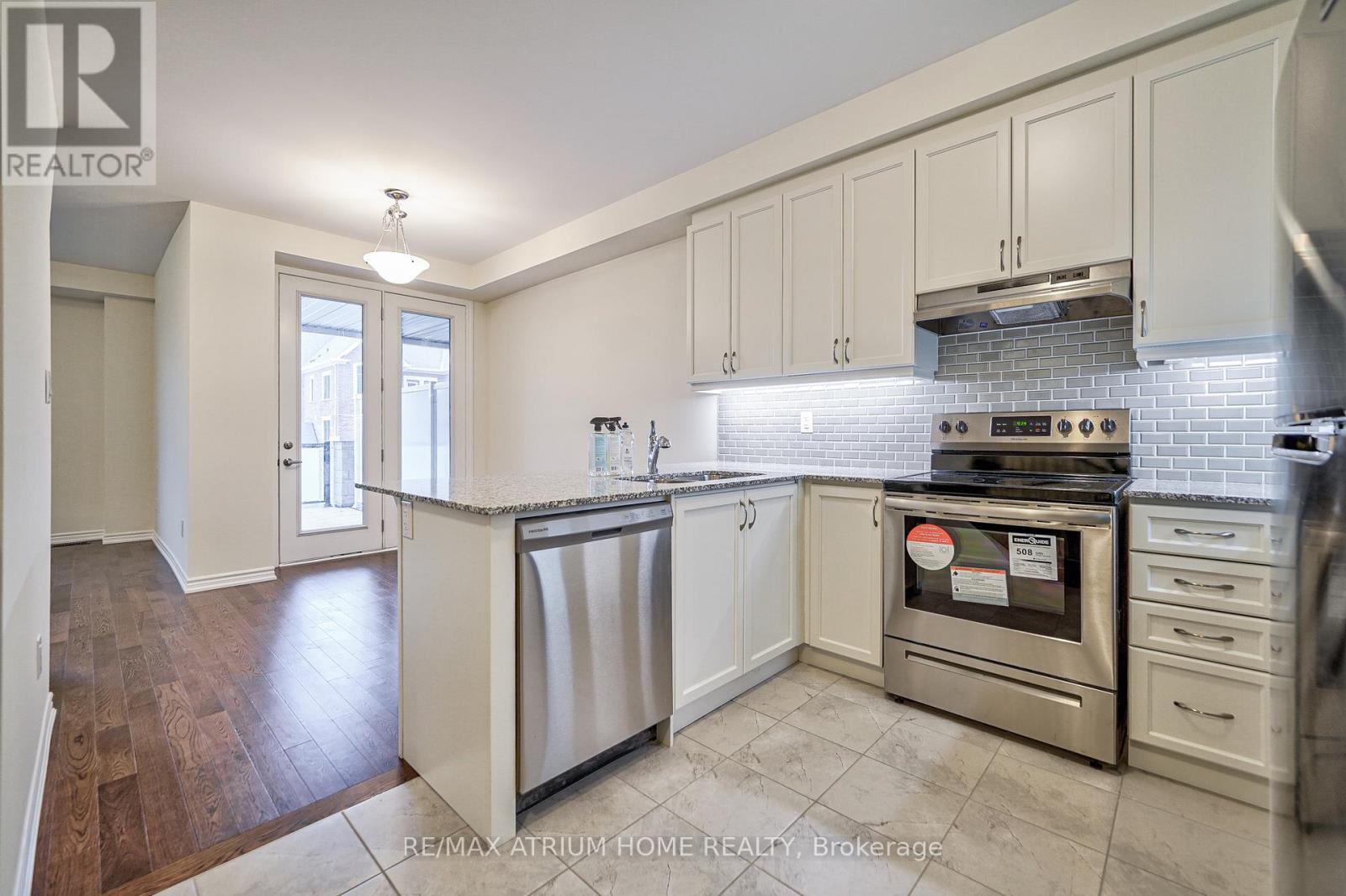 4 Thomas Frisby Jr. Crescent, Markham, ON - Indoor Photo Showing Kitchen
