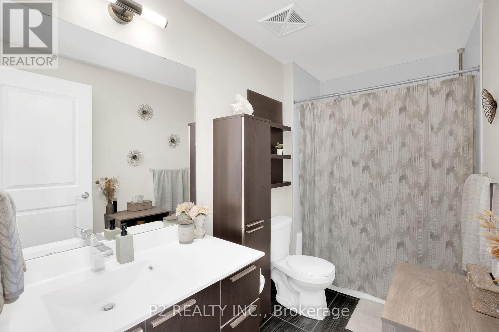 1002 - 16 Brookers Lane E, Toronto, ON - Indoor Photo Showing Bathroom