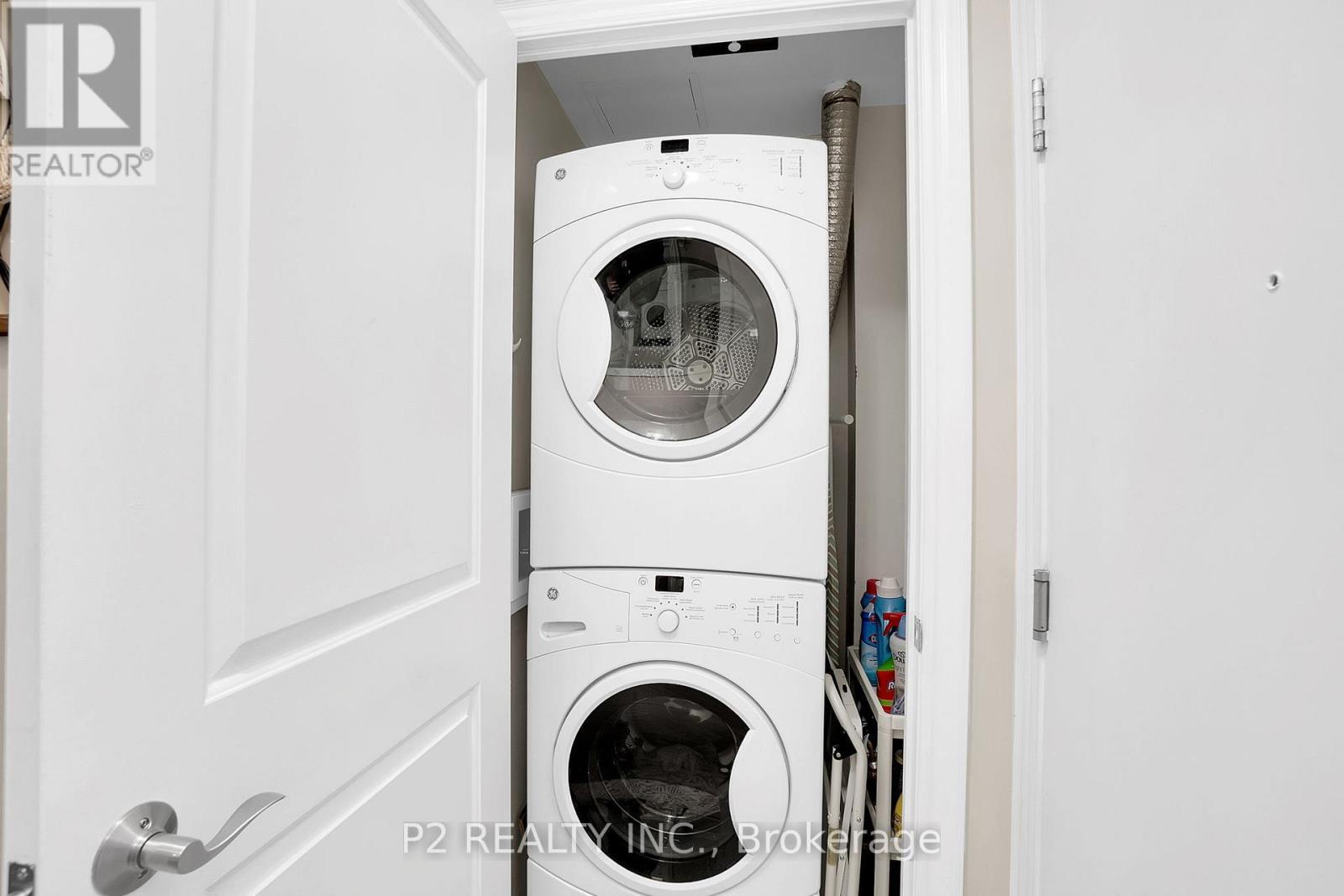 1002 - 16 Brookers Lane E, Toronto, ON - Indoor Photo Showing Laundry Room