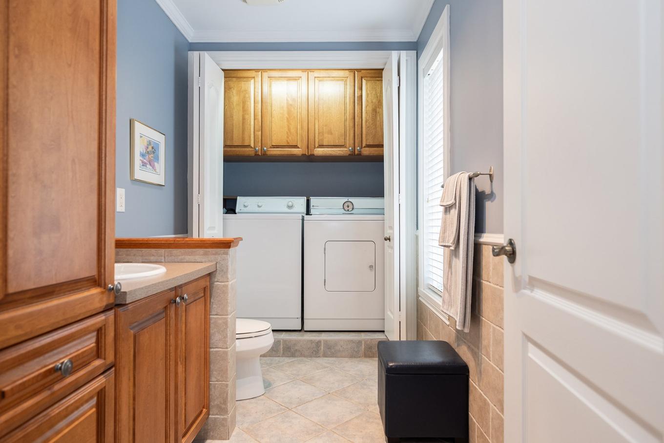 Powder room - 4402 Rue Martin-Plouffe, Laval (Chomedey), QC - Indoor Photo Showing Laundry Room