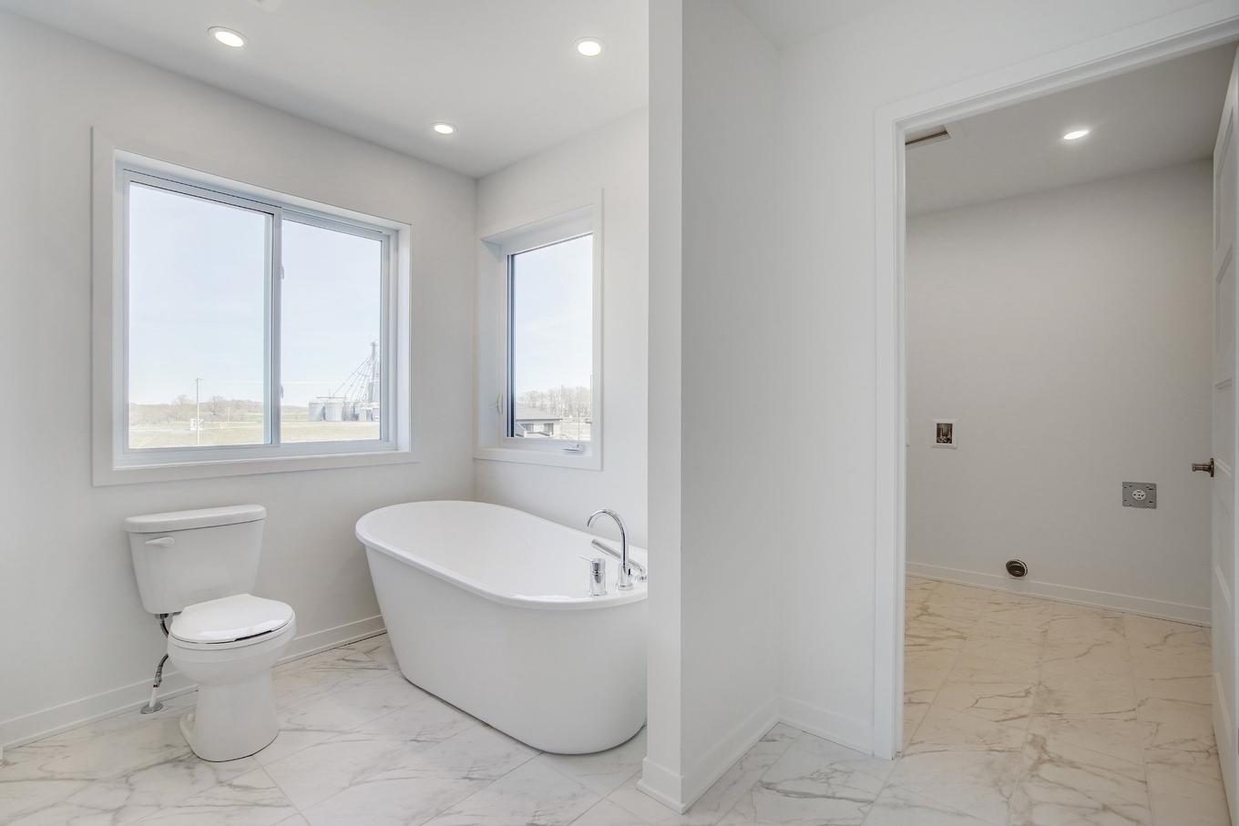 Bathroom - B-68 Rue Lasselle, Huntingdon, QC - Indoor Photo Showing Bathroom