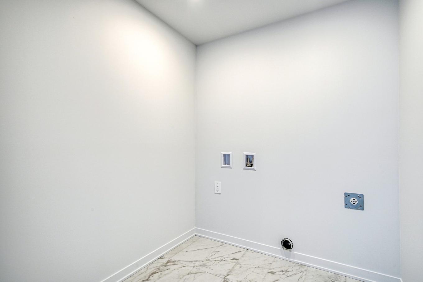 Laundry room - B-68 Rue Lasselle, Huntingdon, QC - Indoor Photo Showing Other Room