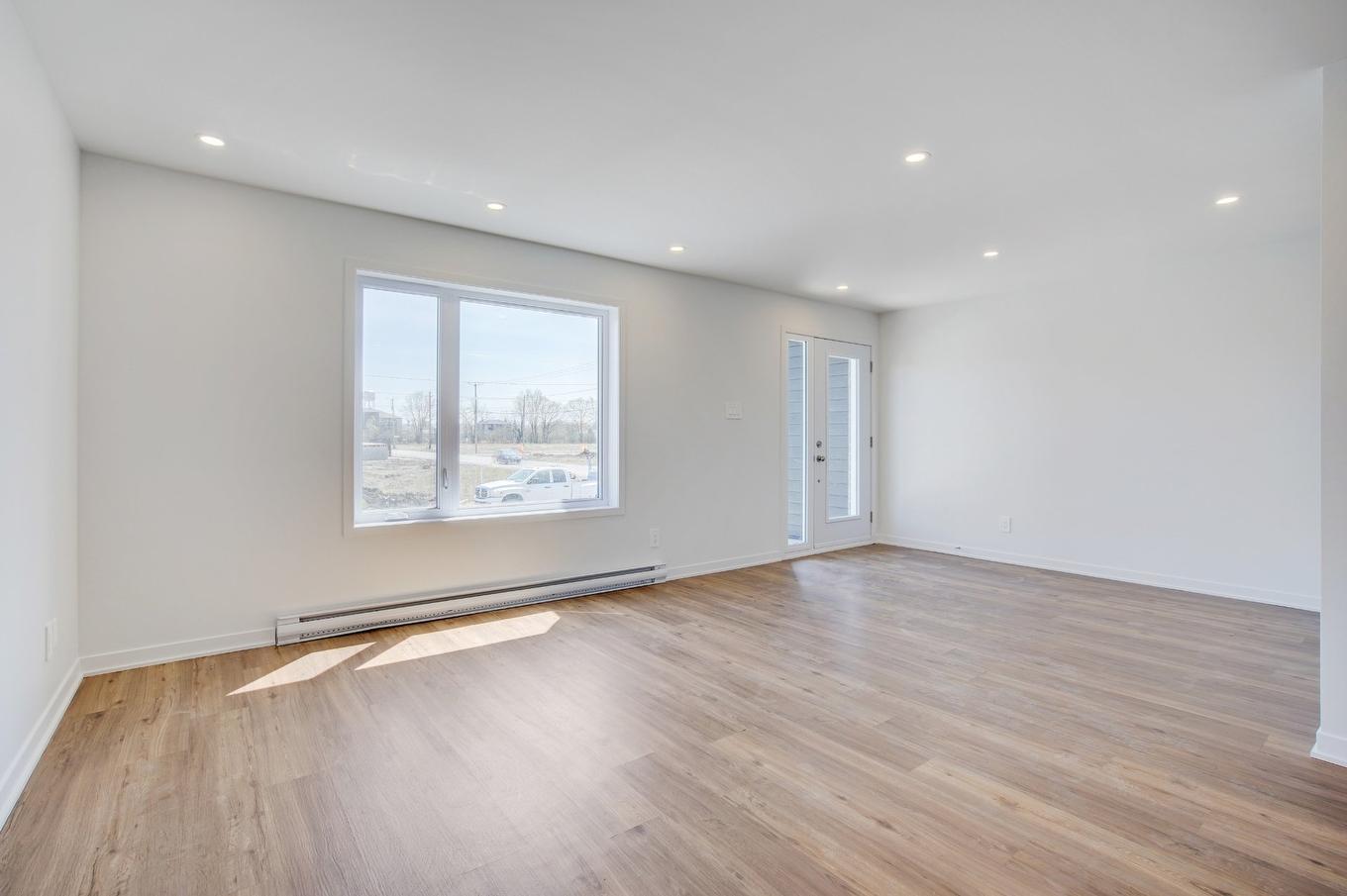 Overall view - B-68 Rue Lasselle, Huntingdon, QC - Indoor Photo Showing Other Room