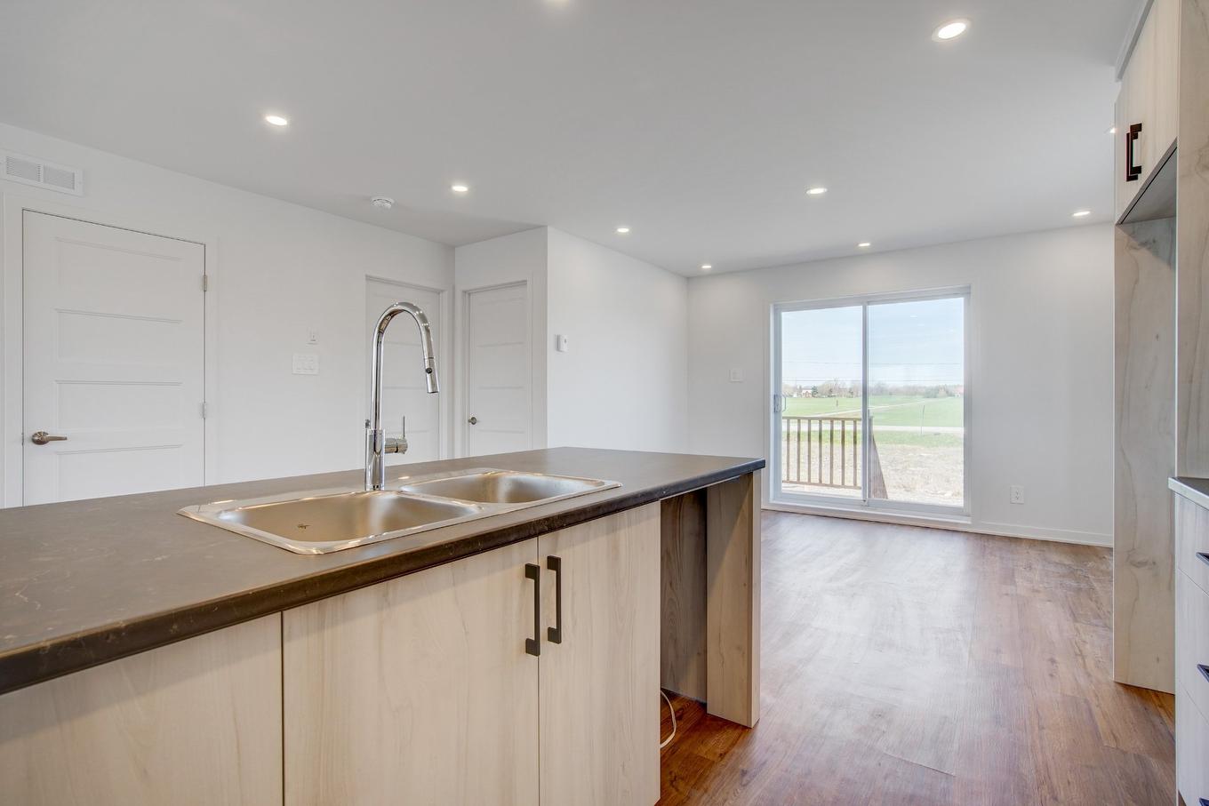 Kitchen - B-68 Rue Lasselle, Huntingdon, QC - Indoor Photo Showing Kitchen With Double Sink