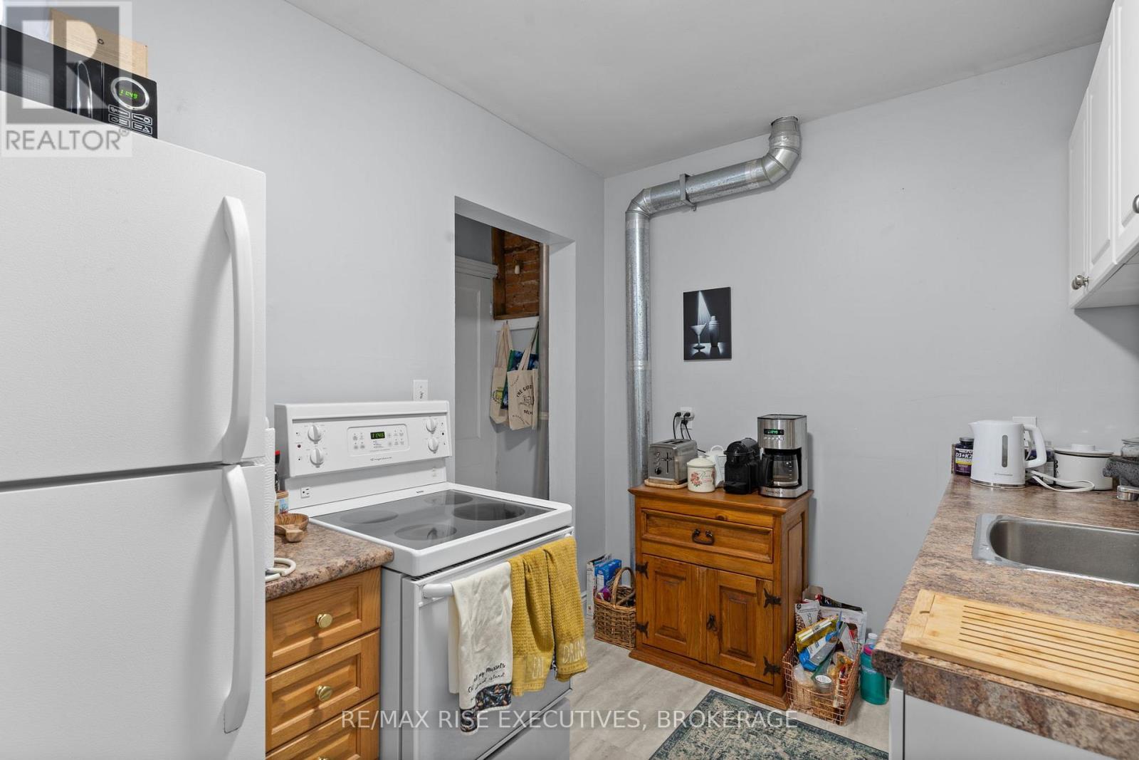 341 Division Street, Kingston (East Of Sir John A. Blvd), ON - Indoor Photo Showing Laundry Room