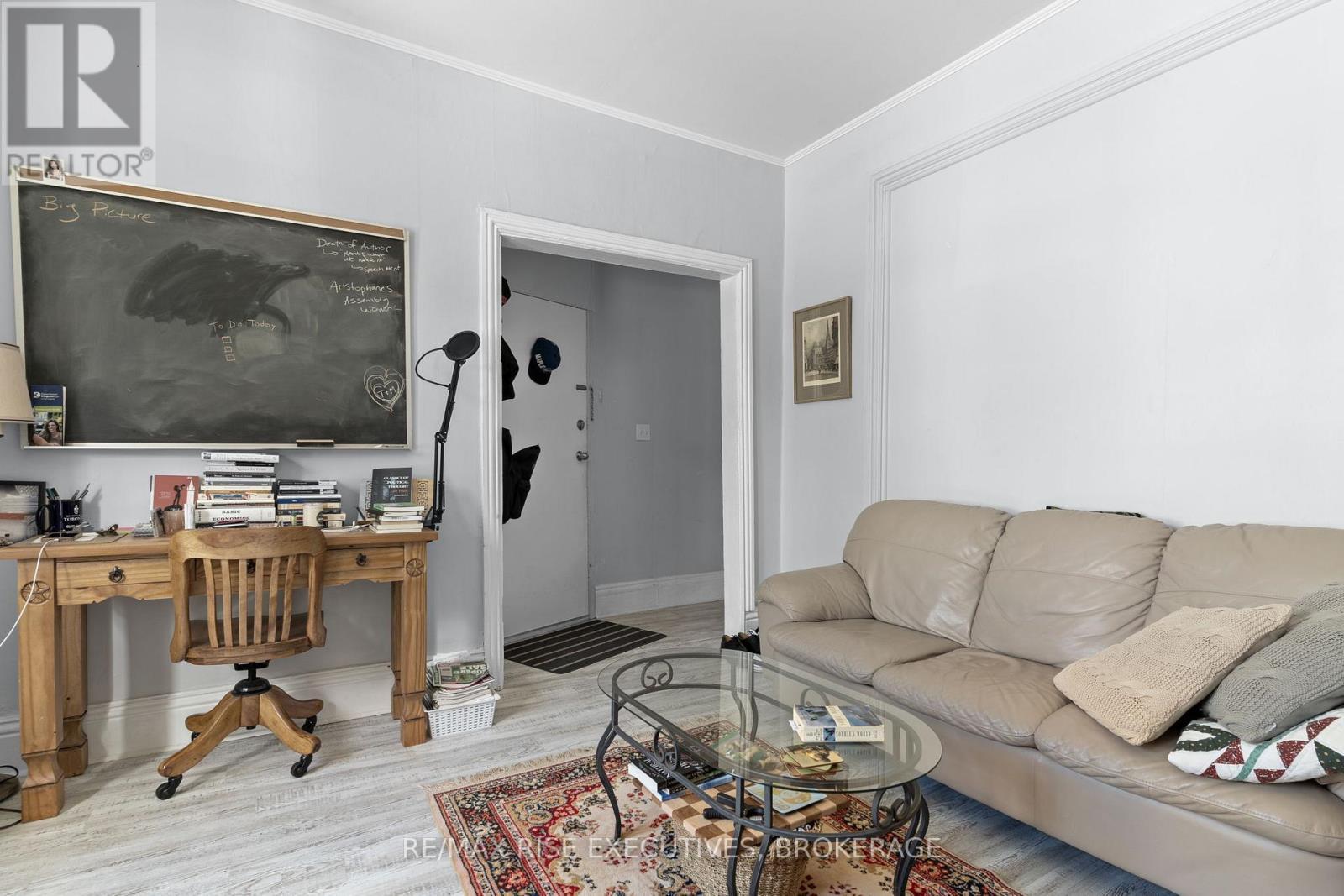341 Division Street, Kingston (East Of Sir John A. Blvd), ON - Indoor Photo Showing Living Room