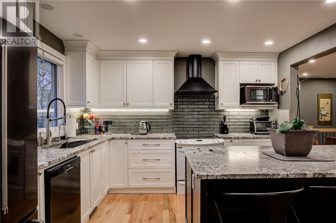 4038 Velma Street, Val Caron, ON - Indoor Photo Showing Kitchen With Upgraded Kitchen