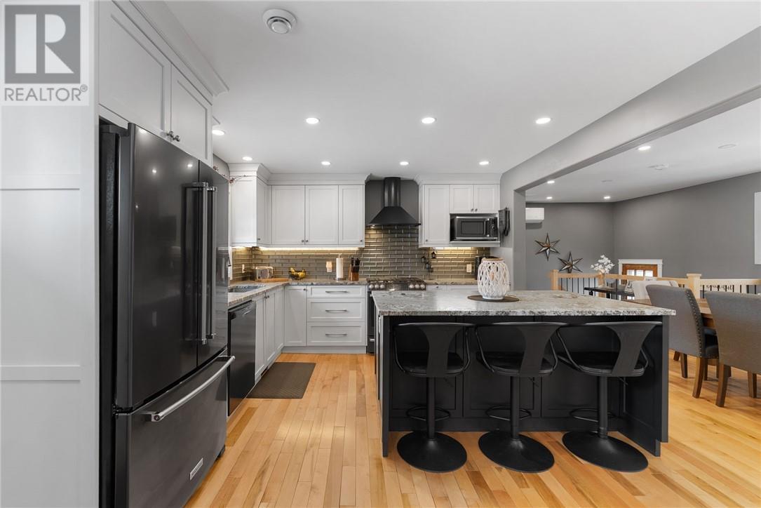 4038 Velma Street, Val Caron, ON - Indoor Photo Showing Kitchen With Upgraded Kitchen