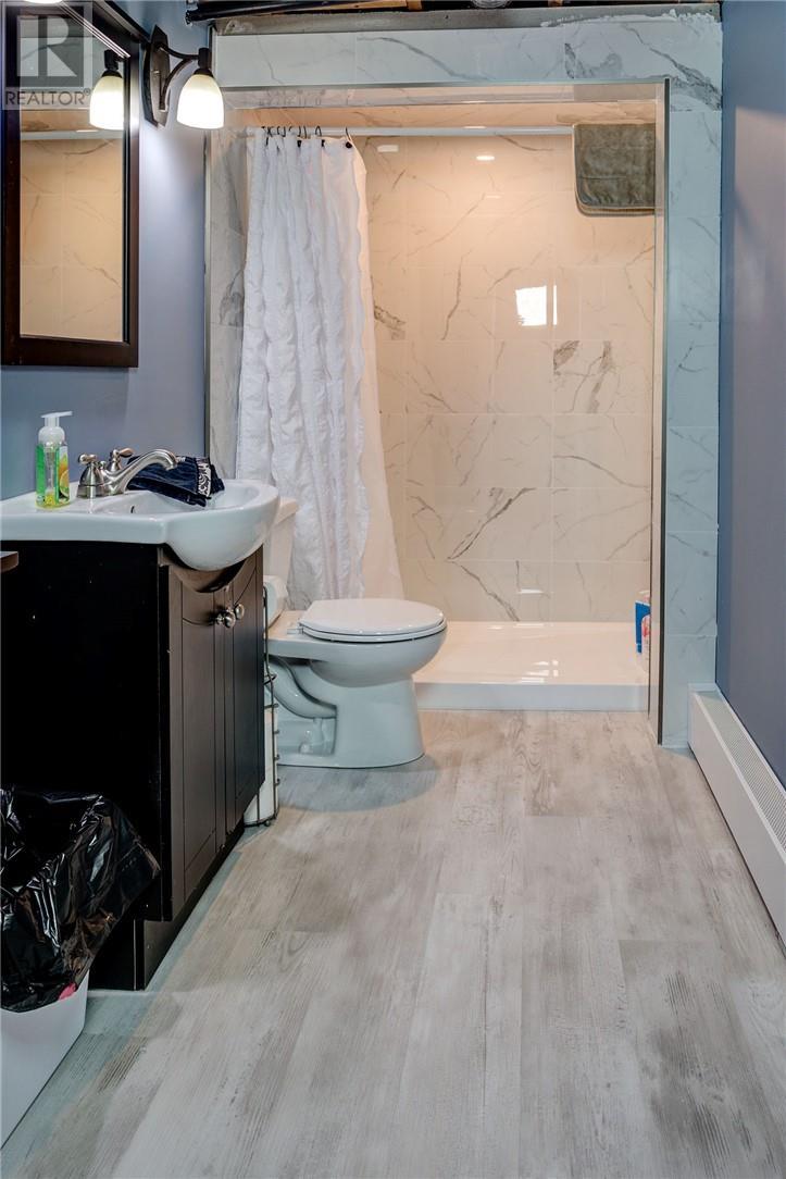 4038 Velma Street, Val Caron, ON - Indoor Photo Showing Bathroom