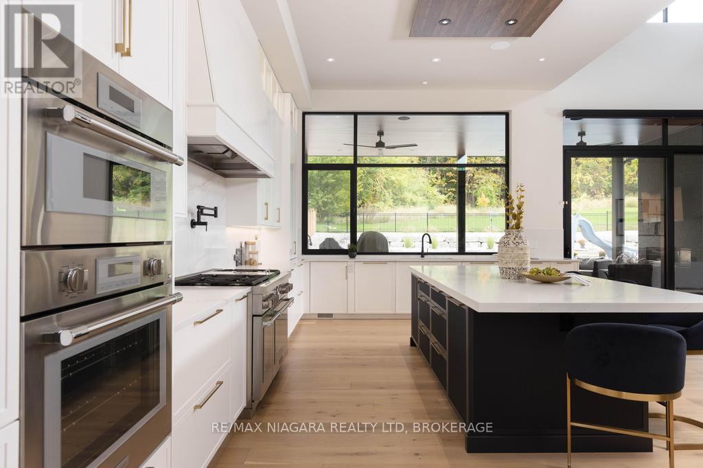 2005 York Road, Niagara-On-The-Lake (Queenston), ON - Indoor Photo Showing Kitchen With Upgraded Kitchen