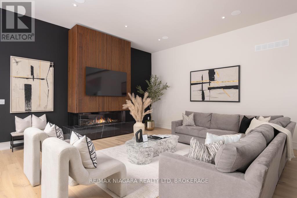 2005 York Road, Niagara-On-The-Lake (Queenston), ON - Indoor Photo Showing Living Room