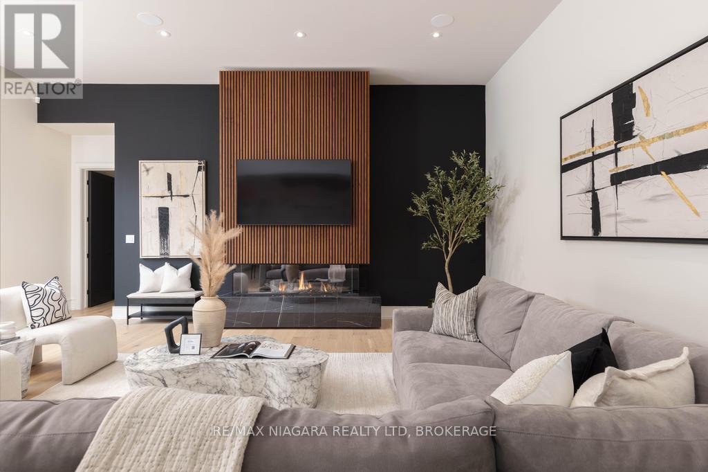 2005 York Road, Niagara-On-The-Lake (Queenston), ON - Indoor Photo Showing Living Room