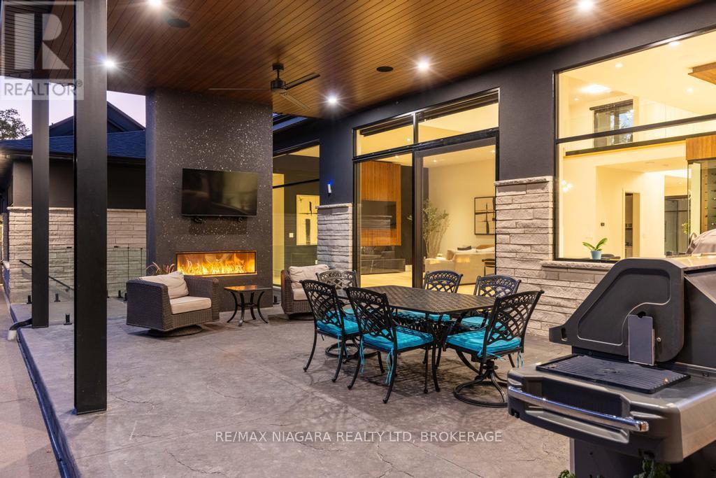 2005 York Road, Niagara-On-The-Lake (Queenston), ON - With Deck Patio Veranda With Exterior