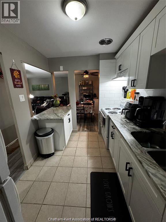 63 Baldoon Road Unit# 206, Chatham, ON - Indoor Photo Showing Kitchen