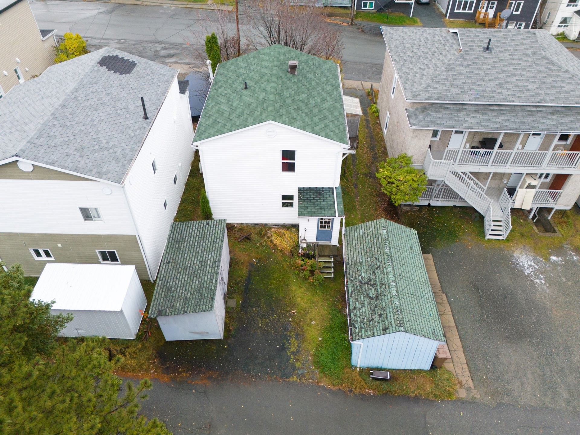 Back of Structure - 241 - 243 Rue Cardinal-Bégin E., Rouyn-Noranda, QC - Outdoor