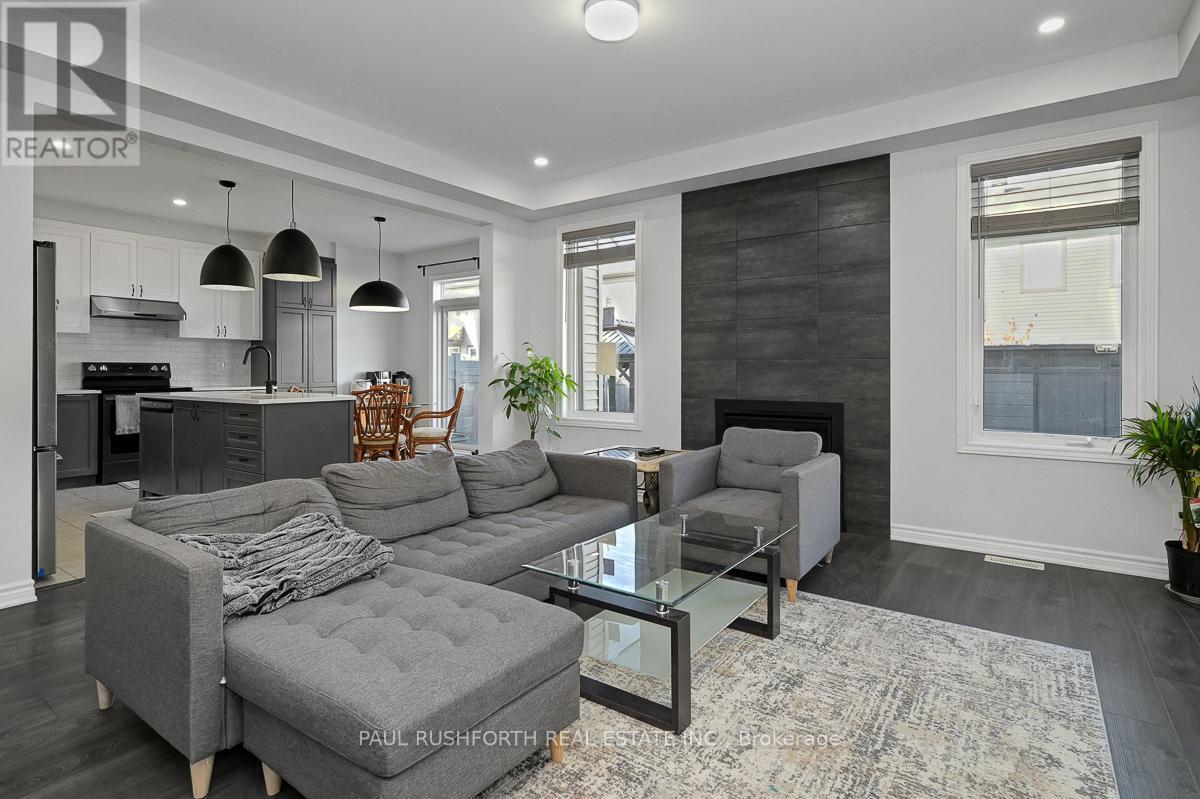Living Room - 45 Mudminnow Crescent, Ottawa, ON - Indoor Photo Showing Living Room