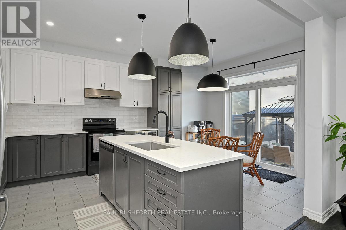 Kitchen - 45 Mudminnow Crescent, Ottawa, ON - Indoor Photo Showing Kitchen With Upgraded Kitchen