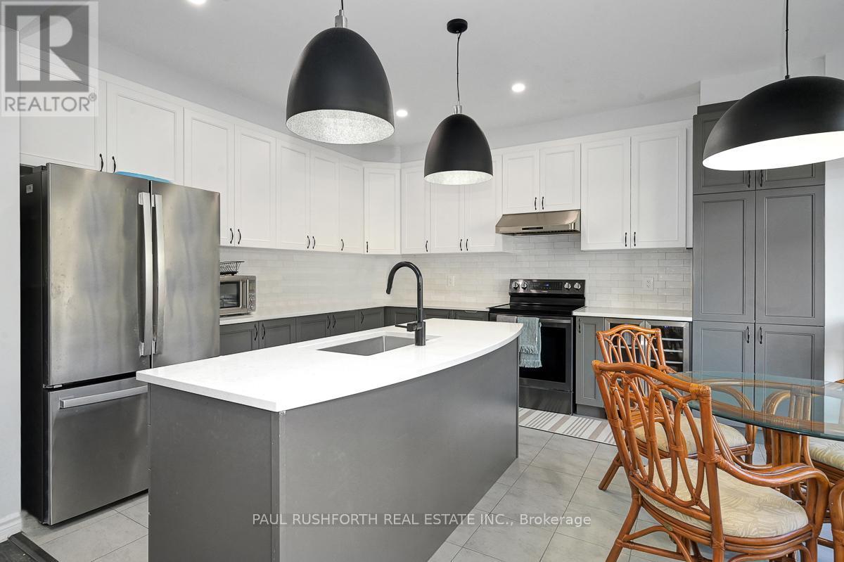 Kitchen - 45 Mudminnow Crescent, Ottawa, ON - Indoor Photo Showing Kitchen With Upgraded Kitchen