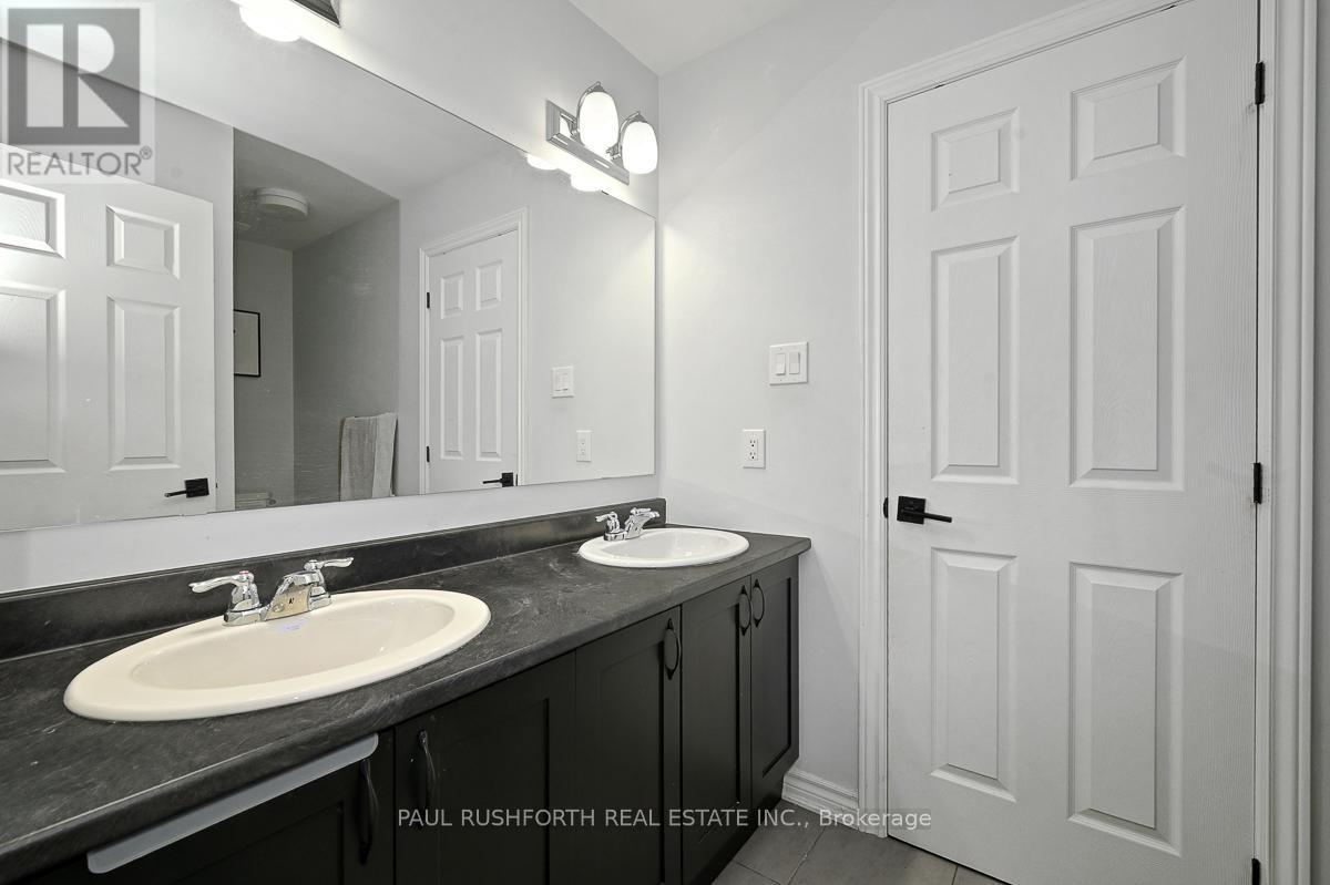 5pc Bathroom - 45 Mudminnow Crescent, Ottawa, ON - Indoor Photo Showing Bathroom