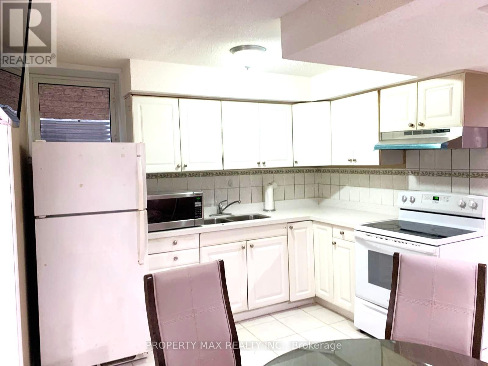 Bsmt - 24 White Tail Crescent, Brampton, ON - Indoor Photo Showing Kitchen With Double Sink