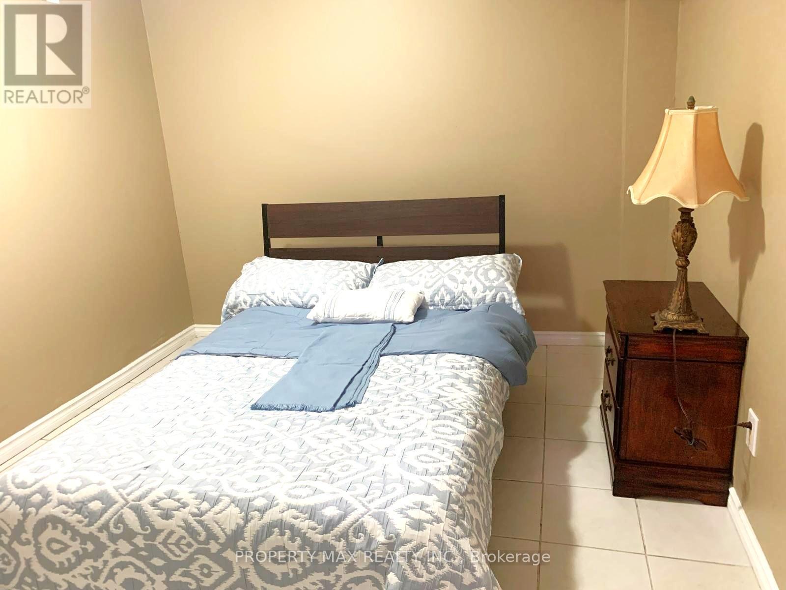 Bsmt - 24 White Tail Crescent, Brampton, ON - Indoor Photo Showing Bedroom