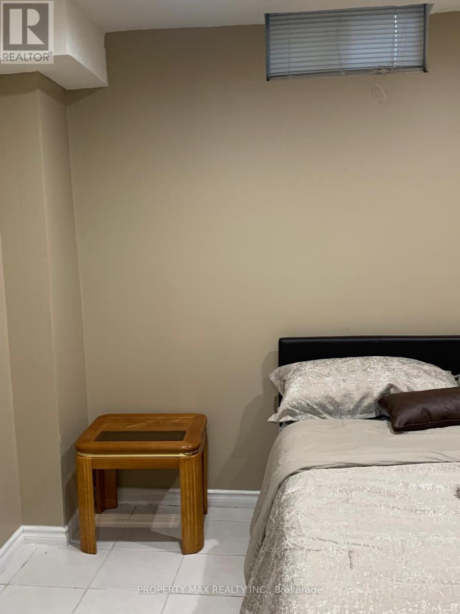 Bsmt - 24 White Tail Crescent, Brampton, ON - Indoor Photo Showing Bedroom