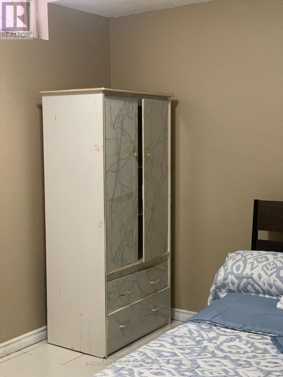 Bsmt - 24 White Tail Crescent, Brampton, ON - Indoor Photo Showing Bedroom