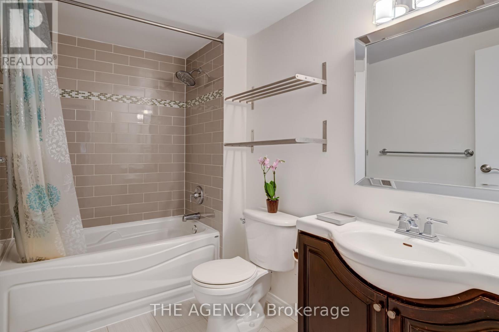 1039 - 54 East Liberty Street, Toronto, ON - Indoor Photo Showing Bathroom